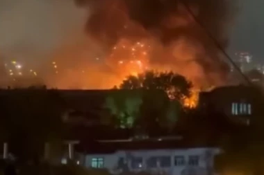 DRAMATIČNE SCENE U MOSKVI! Industrijsku oblast nadleću helikopteri i avioni! Veliki PLAMEN obasjao noć, šta se dešava?! (VIDEO)