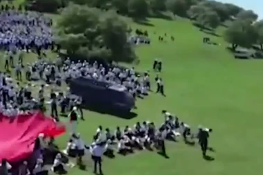 NEZAPAMĆENA NESREĆA: Kamion krenuo nizbrdo i pregazio 29 učenika (VIDEO)