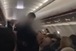 DRAMA NA NEBU IZNAD GRČKE: Avion za Hurgadu prinudno sleteo u Iraklion zbog bizarnog incidenta, intervenisala policija (VIDEO)