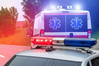 SAOBRAĆAJKA NA PUTU KOLAŠIN-PODGORICA: Troje povređenih! Šleper se zakucao u vozilo Hitne pomoći