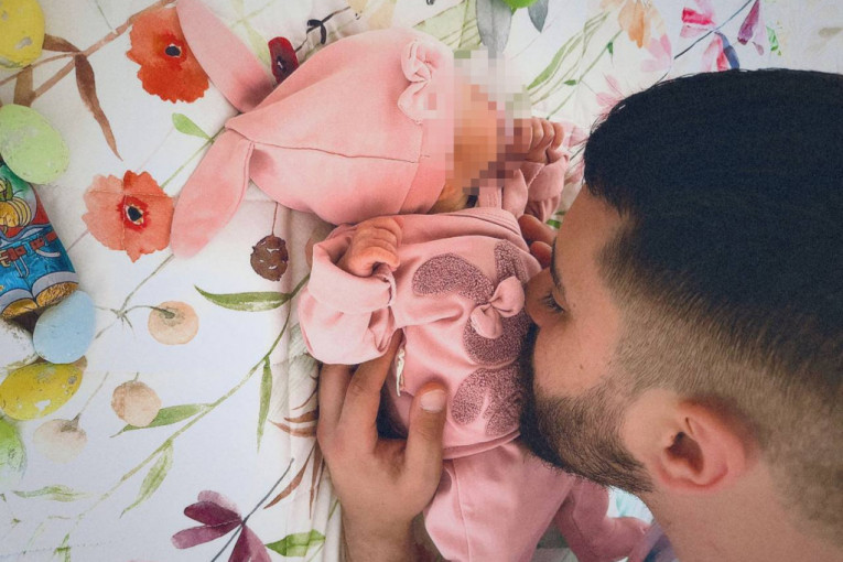 Kendi sa ćerkom Anikom