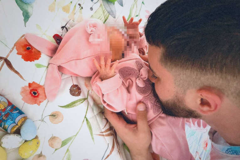 Kendi sa ćerkom Anikom