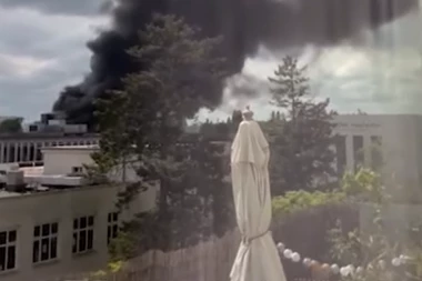 UZBUNA U GLAVNOM GRADU NEMAČKE! Građani Berlina u velikoj OPASNOSTI?! Stižu HITNE poruke stanovništvu, evo gde ide GUSTI CRNI DIM! (VIDEO)