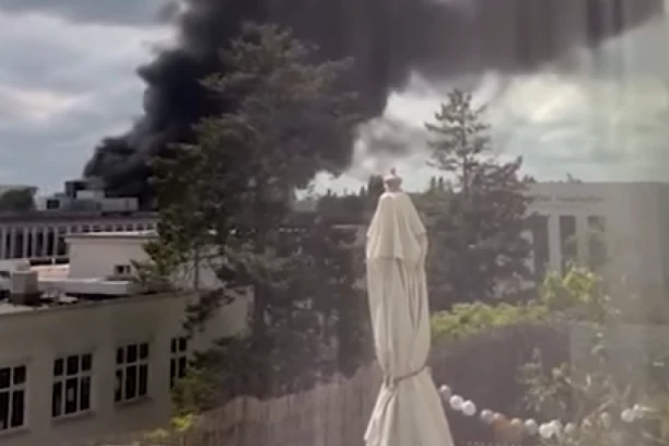 UZBUNA U GLAVNOM GRADU NEMAČKE! Građani Berlina u velikoj OPASNOSTI?! Stižu HITNE poruke stanovništvu, evo gde ide GUSTI CRNI DIM! (VIDEO)