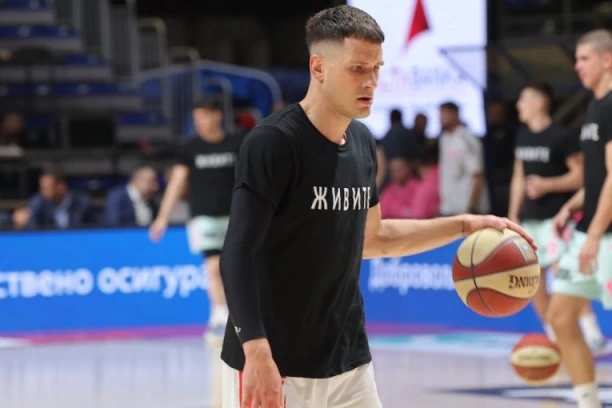 ŽESTOKO PRE POČETKA DERBIJA: Navijači Partizana vređali suprugu Nemanje Nedovića!