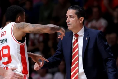 SFEROPULOS POSLE POBEDE DAO PODRŠKU PORODICAMA NASTRADALIH U RIBNIKARU: Trener Zvezde zadovoljan igrom