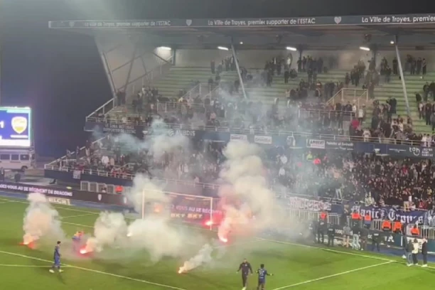 SKANDAL U FRANCUSKOJ: Domaći navijači prekinuli utakmicu i poslali svoje ljubimce u niži rang - očekuje se reakcija saveza! (VIDEO)