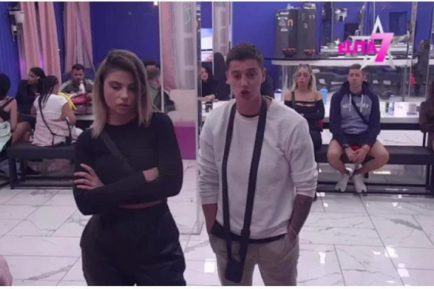 NAJSTRAŠNIJE JOJ IZVREĐALA PORODICU! Bojana oplela po Anđeli Šparavalo, pa pomenula i njene kod kuće! Svi u Eliti zanemeli!