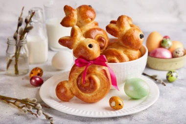 DECA ĆE OBOŽAVATI VASKRŠNJE ZEKE: Neodoljivo pecivo koje će ulepšati prazničnu trpezu