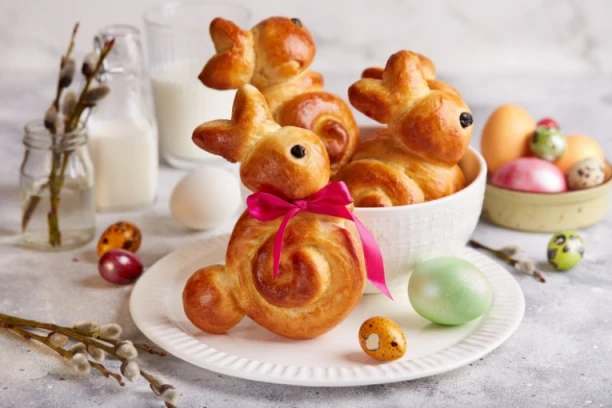 DECA ĆE OBOŽAVATI VASKRŠNJE ZEKE: Neodoljivo pecivo koje će ulepšati prazničnu trpezu