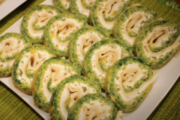 SAVRŠEN ZA PRAZNIČNU TRPEZU: Najbolji rolat sa sirom i spanaćem (VIDEO)