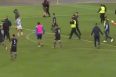 NOVI SKANDAL U CRNOJ GORI: Prekid meča u Nikšiću, navijači napravili haos! (VIDEO)