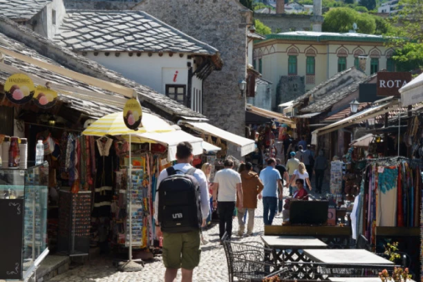 SKANDAL U MOSTARU: Pravoslavno groblje upisano na državu a ne na SPC