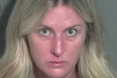 SPAVALA NAJMANJE SA JEDNIM UČENIKOM, OSTALIMA SLALA VRELE FOTKE: Nastavnica uhapšena zbog neprikladnog odnosa, a evo šta je JOŠ radila sa đacima