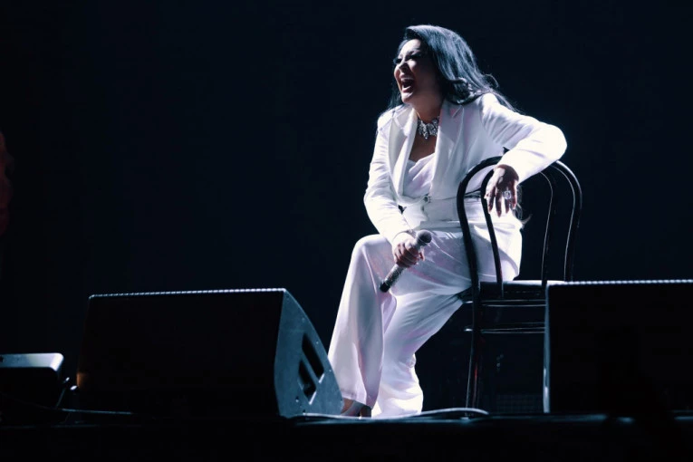 PREKINUT KONCERT DRAGANE MIRKOVIĆ! Publika ZANEMELA zbog ŠOK informacije, pevačice ostala ZABEZEKNUTA!