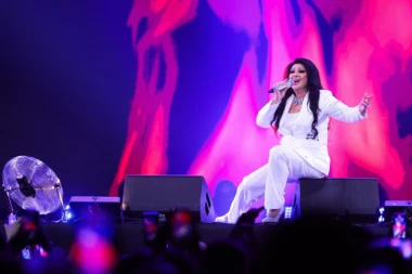 DRAGANA MIRKOVIĆ SIŠLA SA BINE: Razlog će otopiti i najtvrđa srca! (VIDEO)