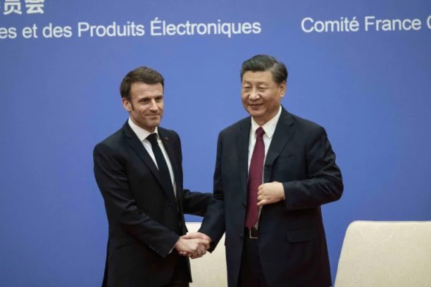 PARIZ NA NOGAMA: Si Đinping stiže kod Makrona, a onda kreće put SRBIJE i MAĐARSKE! Evo šta će od njega lider Francuske zahtevati