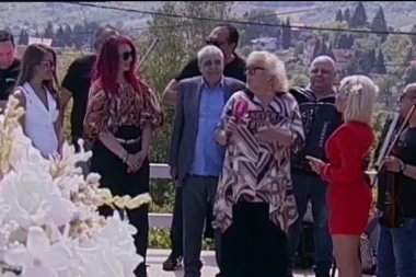 RUSVAJ U JUTARNJEM PROGRAMU! Jovana ugostila i Zoricu Marković! Zaigrale kod bazena, pa se obratile gledaocima! Ovo nigde niste videli! (FOTO)