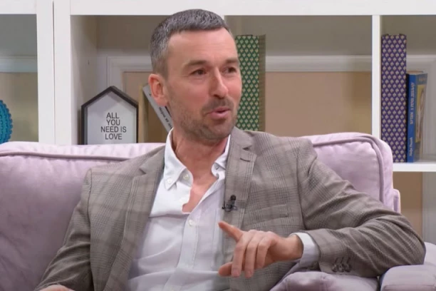 ŽENA GA VARALA, PA GA OSTAVILA ODMAH POSLE SAHRANE OCA! Pevač prošao kroz golgotu, posle napustio zemlju i otišao u inostranstvo!