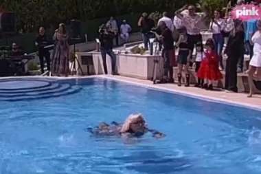 ZORICA MARKOVIĆ SVIMA ZAPUŠILA USTA! Otkrila što se kod Jovane KUPALA U BAZENU - Odsad će da radi JEDNU STVAR svuda gde se pojavi!