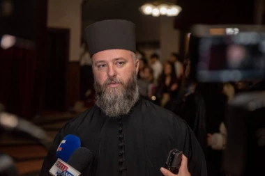 "UMRLA JE HEKLAJUĆI STOLNJAK" Otac Predrag objavio je potresnu priču o baki svoje supruge, ali je i pokazao kako je Gospod prisutan u životima svakoga od nas