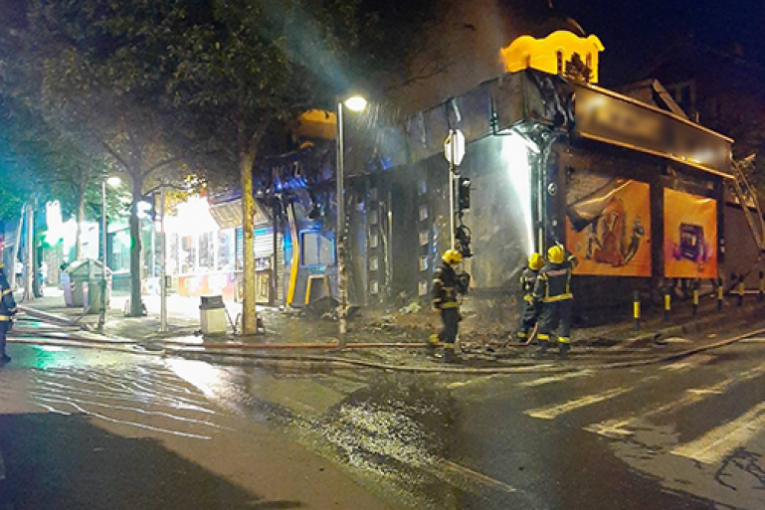 Izgorela kladionica kod Đeram pijace