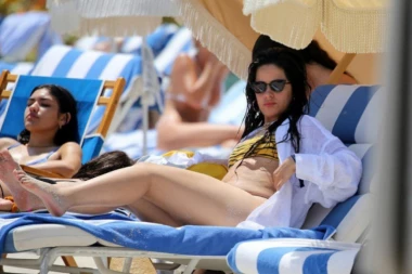 GOVORILI SU JOJ DA JE "BEBA KITA U BIKINIJU" I KRITIKOVALI ZBOG CELULITA: Evo kako ova lepotica sada izgleda!