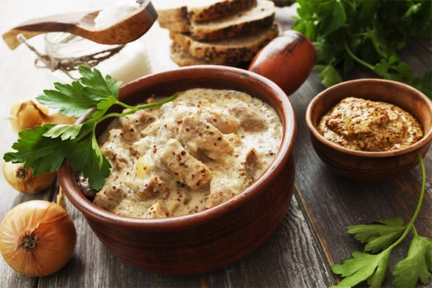 VLAŠKI PAPRIKAŠ SA KISELIM MLEKOM: Tradicionalni specijalitet koji ćete često praviti