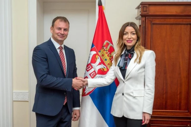 ADRIJANA MESAROVIĆ PREUZELA DUŽNOST OD SLOBODANA CVETKOVIĆA: Nova ministarka privrede poručila: Ovo je veliki profesionalni izazov
