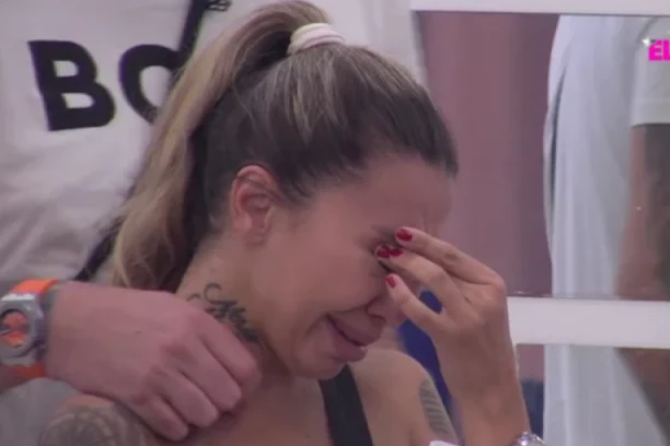 MAJKA ANELI AHMIĆ BESNA KAO RIS! Ćerki NAREDILA da se skloni od Janjuša, pa joj spomenula ĆERKU NORU i otkrila šta se sa njom dešava!