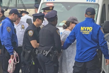 UHAPŠENA ŽENA NA MET GALI: Skandal na otvaranju modnog događaja, POLICIJA odmah reagovala (FOTO)