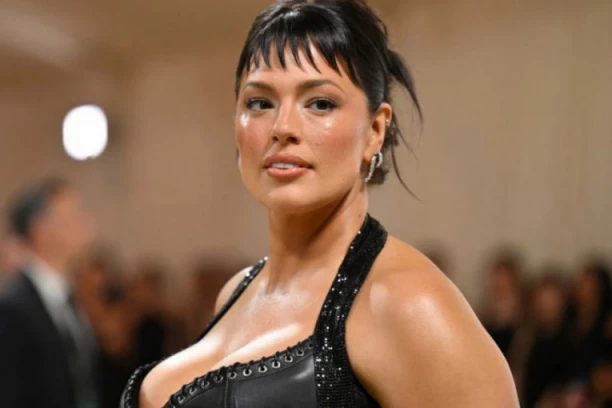 IMA VIŠE OD 95 KG ALI SIJA NA MET GALI: Ešli Grejem puca od samopouzdanja!