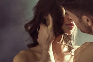 VI BIRATE, SUROVA ISTINA ILI ŽIVOT U LAŽI: Kako da budete 100 odsto sigurni da vas ON koristi samo za intimne odnose?