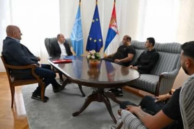 "ONI SU NAŠI HEROJI, HVALA NA LJUDSKOSTI"! Gradonačelnik Milan Đurić primio radnike čistoće koji su spasli život čoveku!