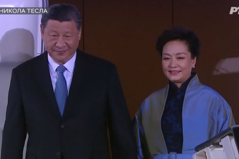 Kineski predsednik Si Đinping sa suprugom stigao u Srbiju