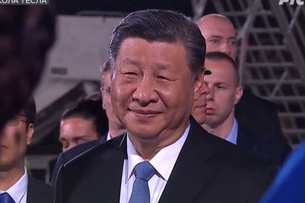 "SRBIJA I KINA SU IZDRŽALE TEST  I POSTALE LEP PRIMER MEĐUDRŽAVNIH ODNOSA"! Prva izjava Si Đinpinga po dolasku u Beograd!