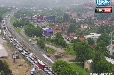 BEOGRADSKE ULICE KRCATE VOZILIMA! Saobraćajni kolaps na gotovo svim prometnim saobraćajnicama, OVE delove pokušajte da zaobiđete! (FOTO)