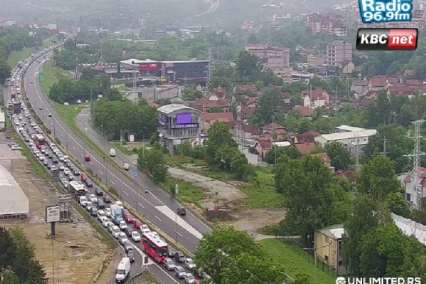 BEOGRADSKE ULICE KRCATE VOZILIMA! Saobraćajni kolaps na gotovo svim prometnim saobraćajnicama, OVE delove pokušajte da zaobiđete! (FOTO)