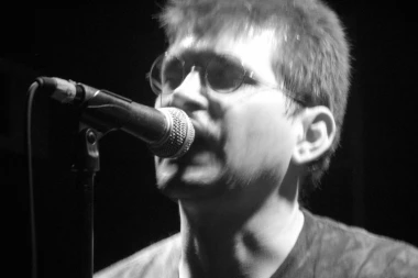 UMRO STIV ALBINI! Muzičar preminuo u 61. godini, a ovo je razlog smrti! (FOTO)