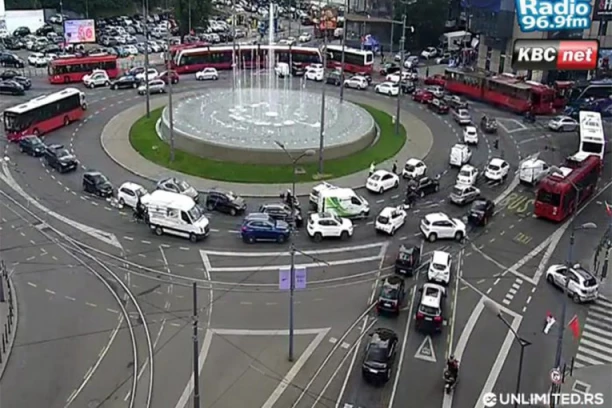 UDES USRED KRUŽNOG TOKA NA SLAVIJI! Saobraćajni kolaps već počeo! (FOTO)