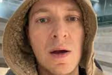 RUSKI REPER OSVANUO NA POTERNICI: Vlasti ga optužuju da je strani agent, evo ko je ZAISTA ovaj čovek