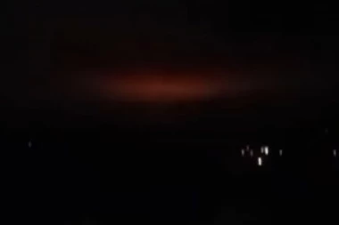 MISTERIOZNA POJAVA na nebu iznad Beograda! Šta se to dešava u centru prestonice?
