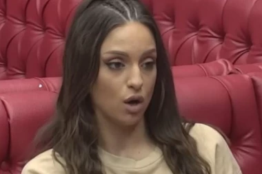 OBJAVLJENI RANI RADOVI MIONE JOVANOVIĆ! Privatni snimak iz telefona PROCURIO svuda - "JEFTINA PRELJUBNICA, OVO JE PROPAST" (VIDEO)