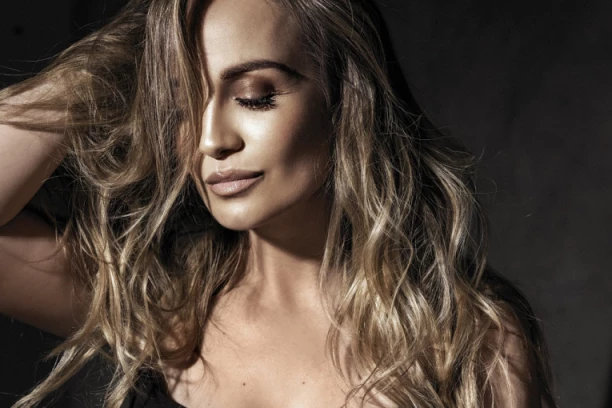 TUGA U DOMU JELENE TOMAŠEVIĆ! Oproštajno pismo pevačice razara DUŠU u DELOVE, ne može da dođe sebi!