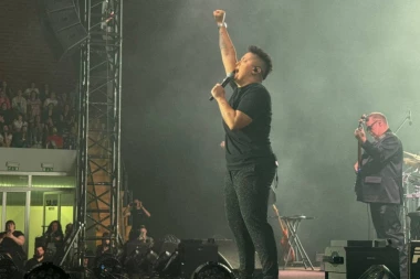 "PREŽIVELA SAM SVE RUŽNO I LEPO"! Marija Šerifović se slomila u Kragujevcu na koncertu! Evo šta je rekla publici kad je izašla na scenu!