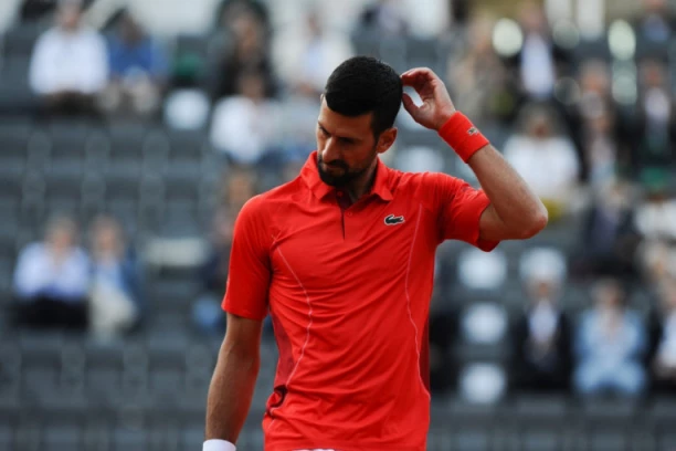 ŠOKANTNA ANALIZA NEUROLOGA: Đoković bi mogao teško da oboli zbog udarca flaše u glavu!