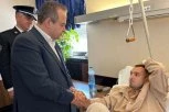 DAČIĆ POSETIO IZBODENOG POLICAJCA NA DUŽNOSTI! Zadobio teške povrede! (FOTO)