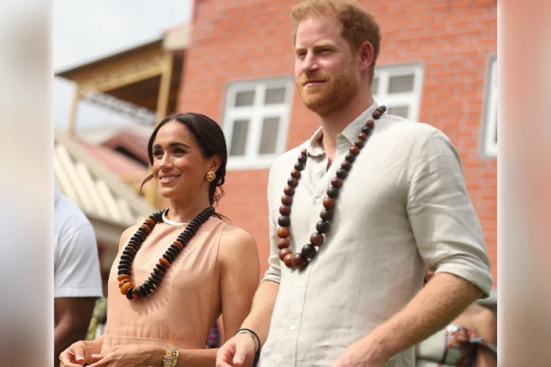 MEGAN MARKL RASPAMETILA IZGLEDOM! KIDA! Poludeli za njom u OVOJ zemlji, sve seva, princ Hari je ne ispušta iz vida! (VIDEO)