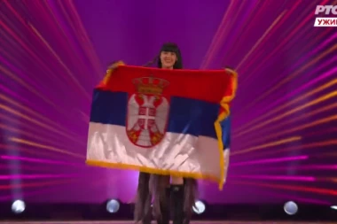 TEYA DORA STIGLA U BEOGRAD: Napravila haos na aerodromu, odmah poletela kod MAJKE U ZAGRLJAJ!