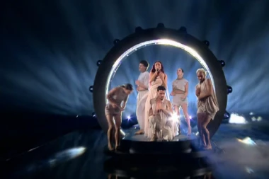 OBEZBEĐENJE NAPRAVILO ŽIVI ZID PRED NASTUP IZRAELA: Opšti haos u finalu Evrovizije!